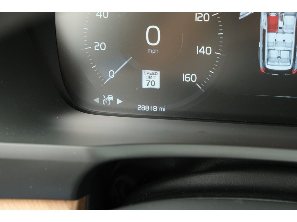 2022 Volvo XC90 T5 Momentum photo 9