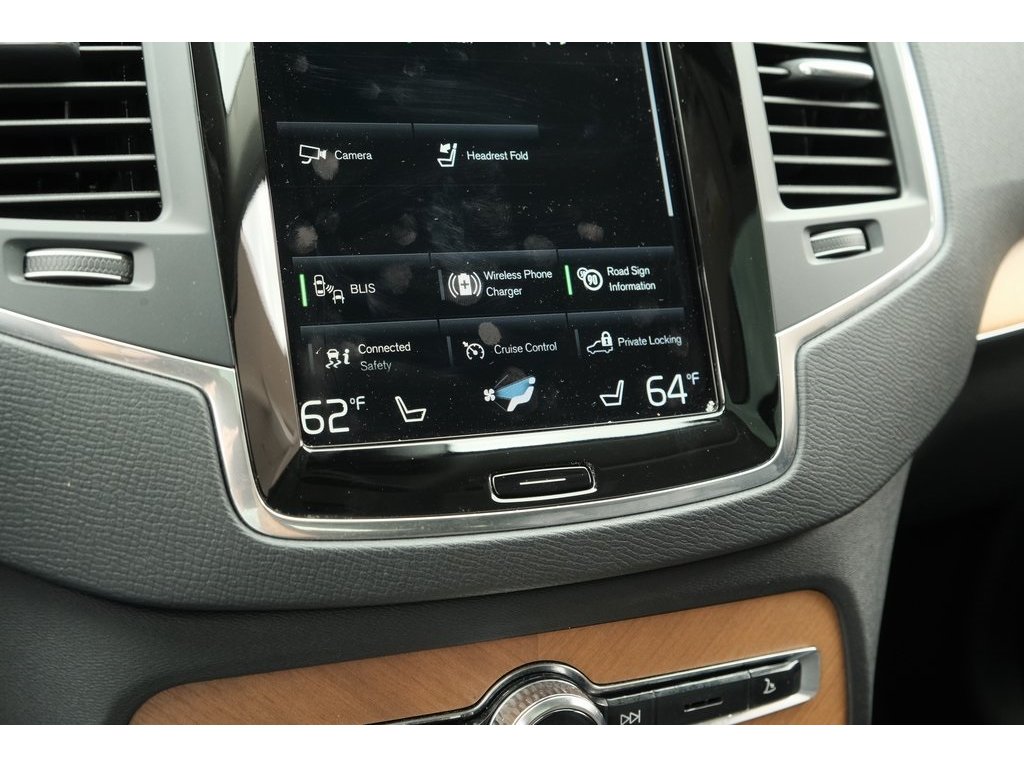 2022 Volvo XC90 T5 Momentum photo 16