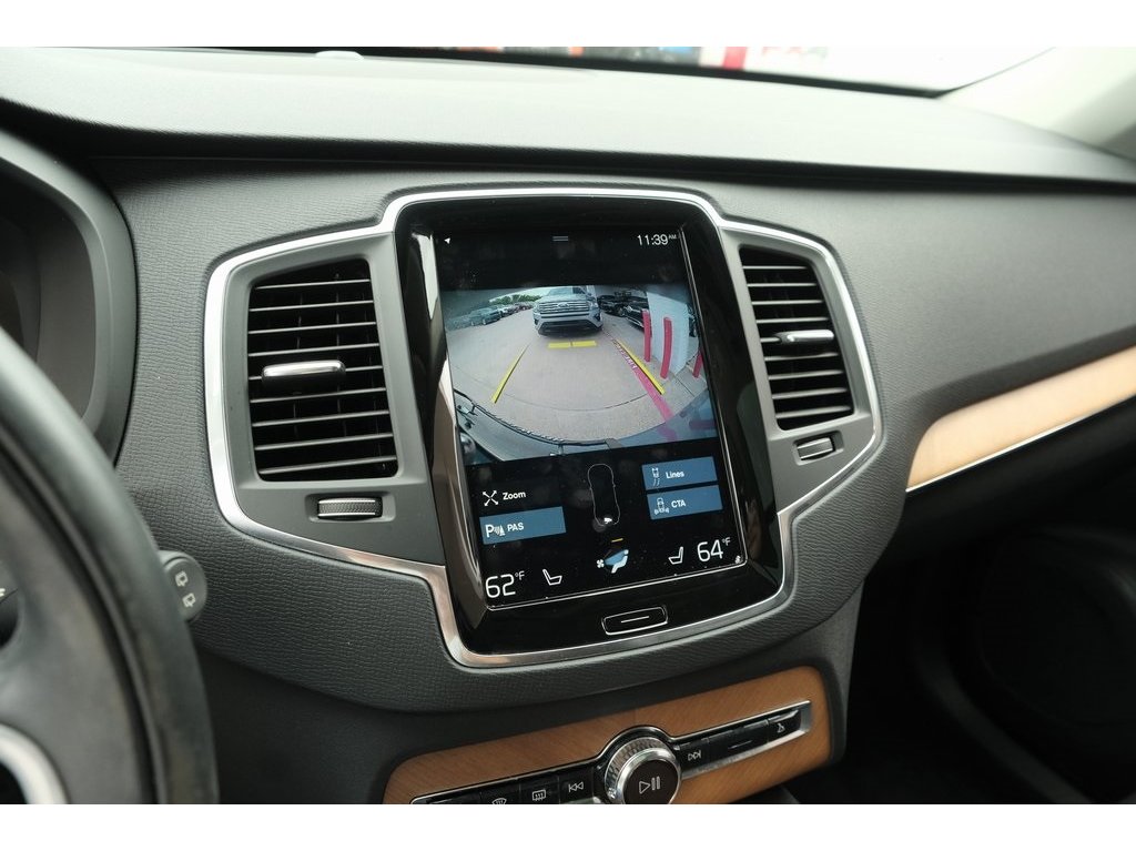 2022 Volvo XC90 T5 Momentum photo 17