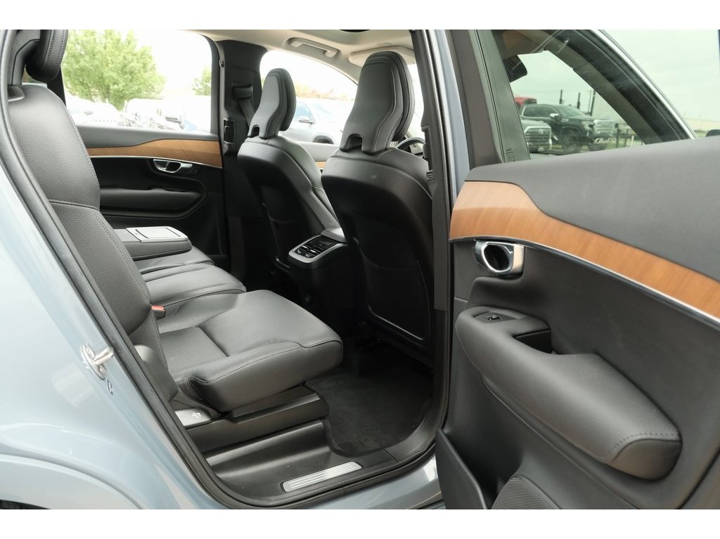 2022 Volvo XC90 T5 Momentum photo 21