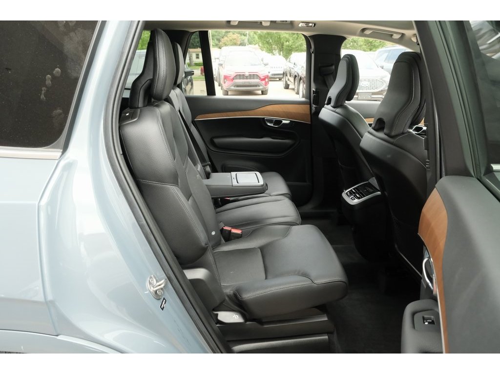 2022 Volvo XC90 T5 Momentum photo 22
