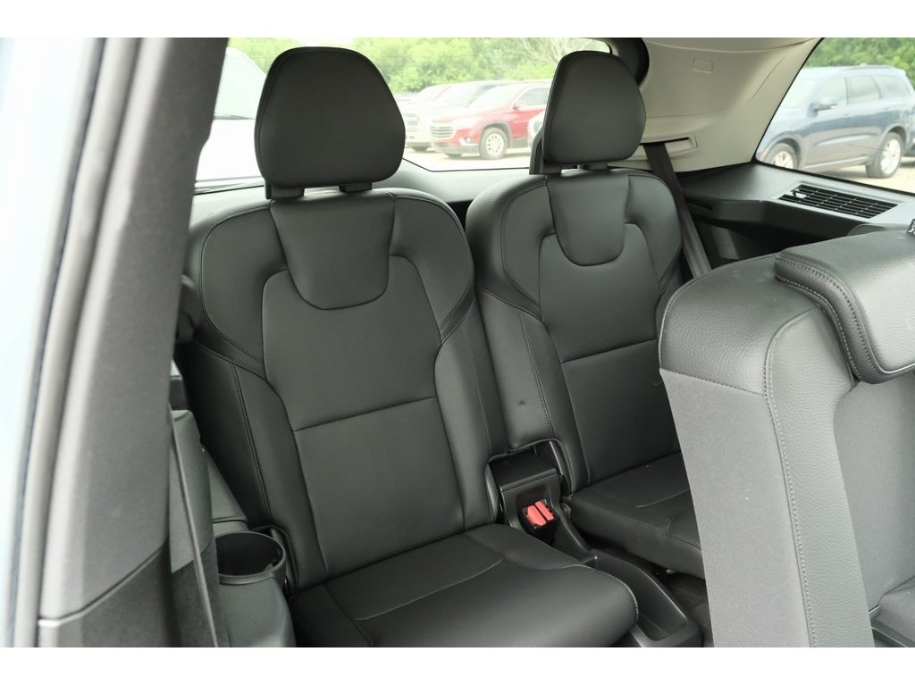 2022 Volvo XC90 T5 Momentum photo 23