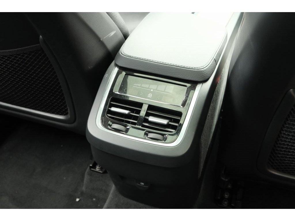 2022 Volvo XC90 T5 Momentum photo 24