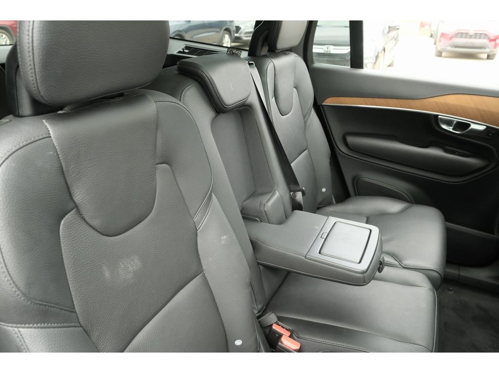 2022 Volvo XC90 T5 Momentum photo 25