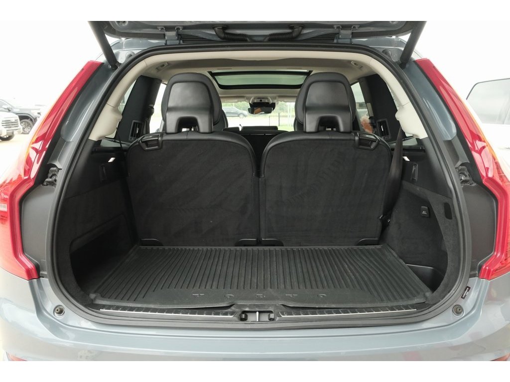 2022 Volvo XC90 T5 Momentum photo 26