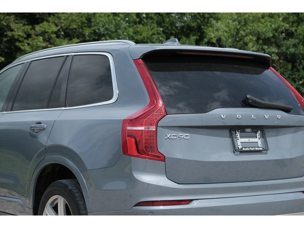 2022 Volvo XC90 T5 Momentum photo 31