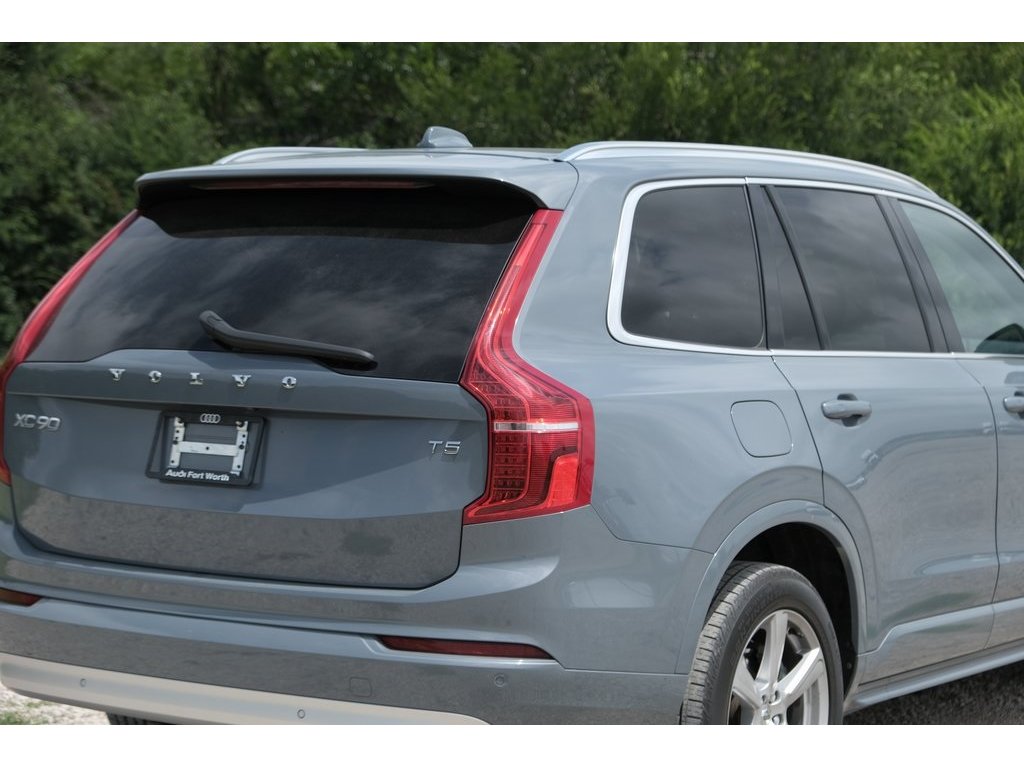 2022 Volvo XC90 T5 Momentum photo 32