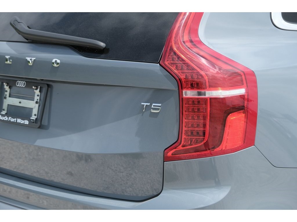2022 Volvo XC90 T5 Momentum photo 36