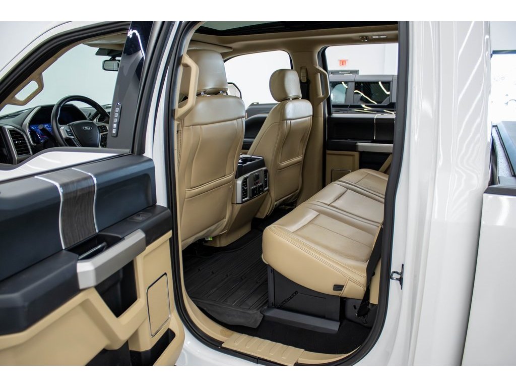 2020 Ford F-250 Lariat photo 16