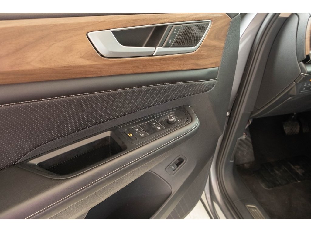 2024 Volkswagen Atlas SE Technology photo 2