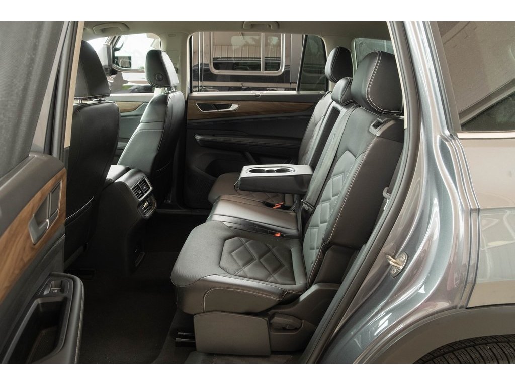 2024 Volkswagen Atlas SE Technology photo 14