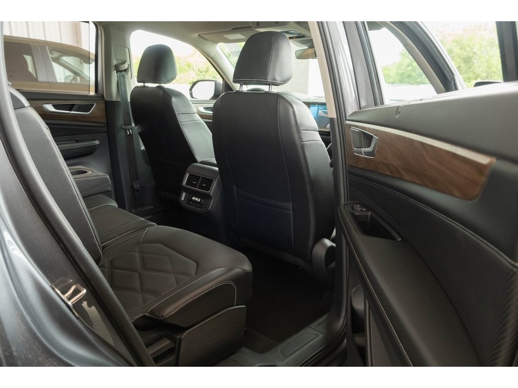 2024 Volkswagen Atlas SE Technology photo 17