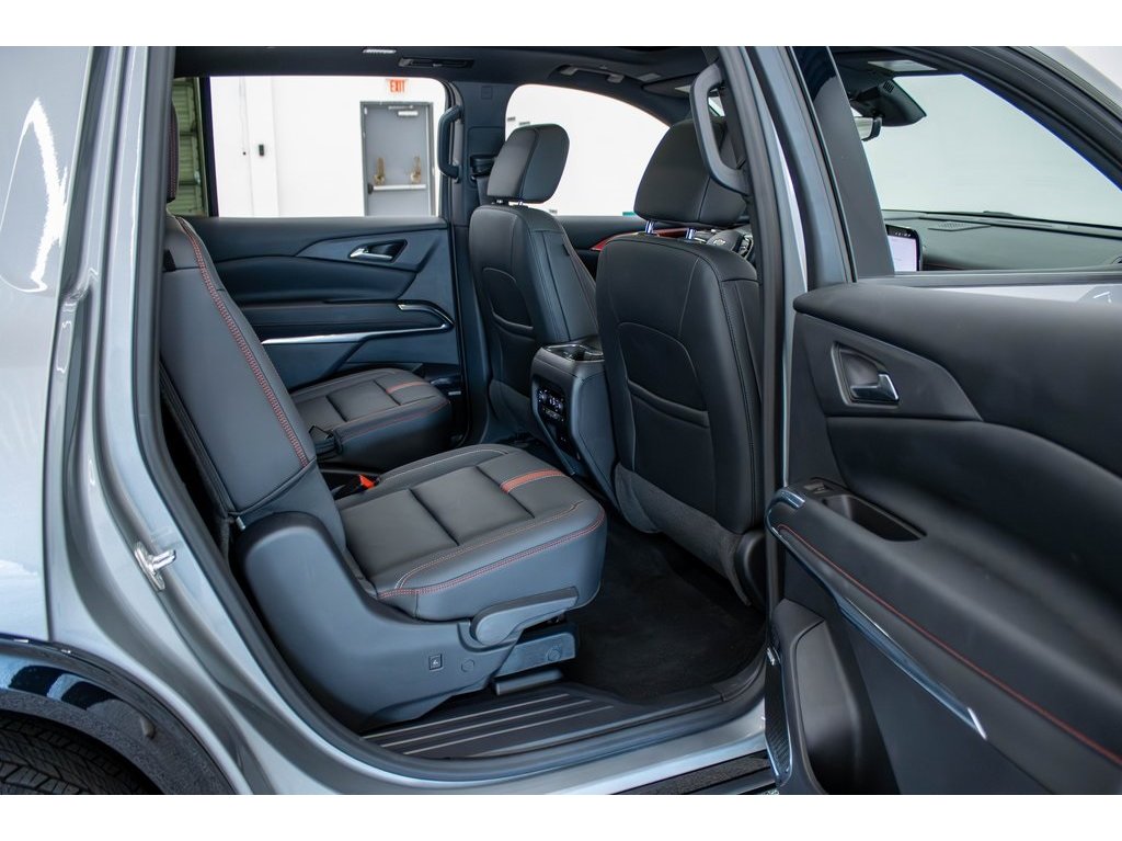 2024 Chevrolet Traverse RS photo 13