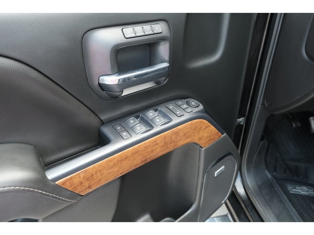 2018 Chevrolet Silverado 1500 High Country photo 3
