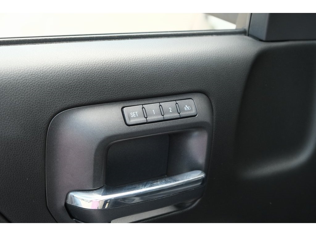 2018 Chevrolet Silverado 1500 High Country photo 4