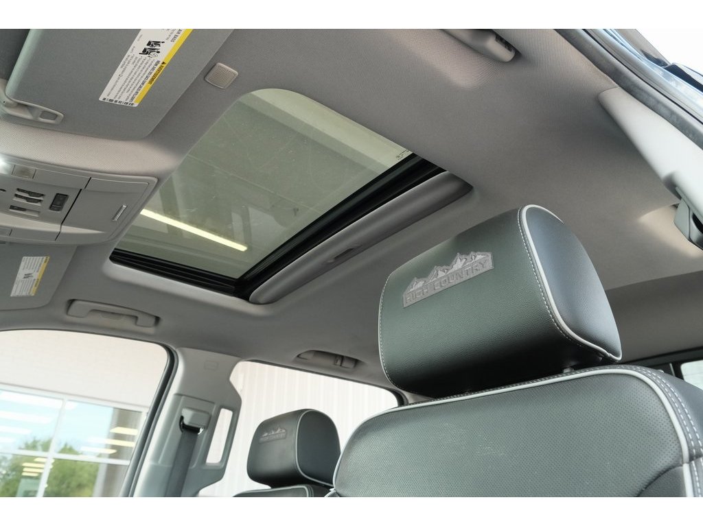 2018 Chevrolet Silverado 1500 High Country photo 13