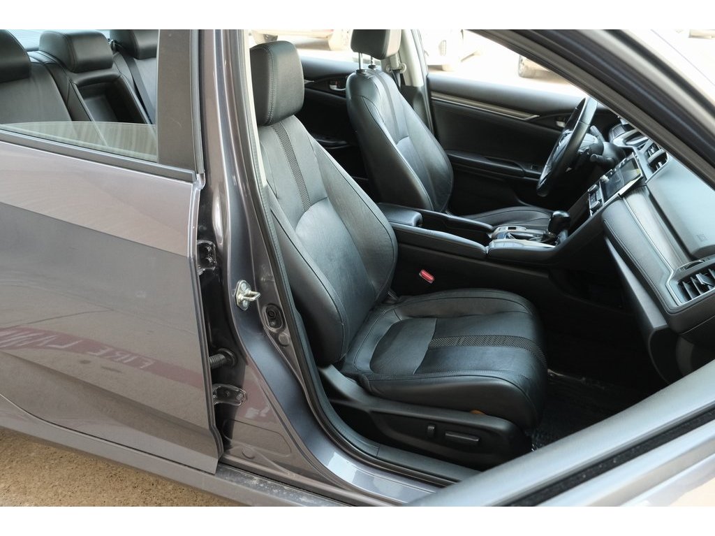 2020 Honda Civic Touring photo 18
