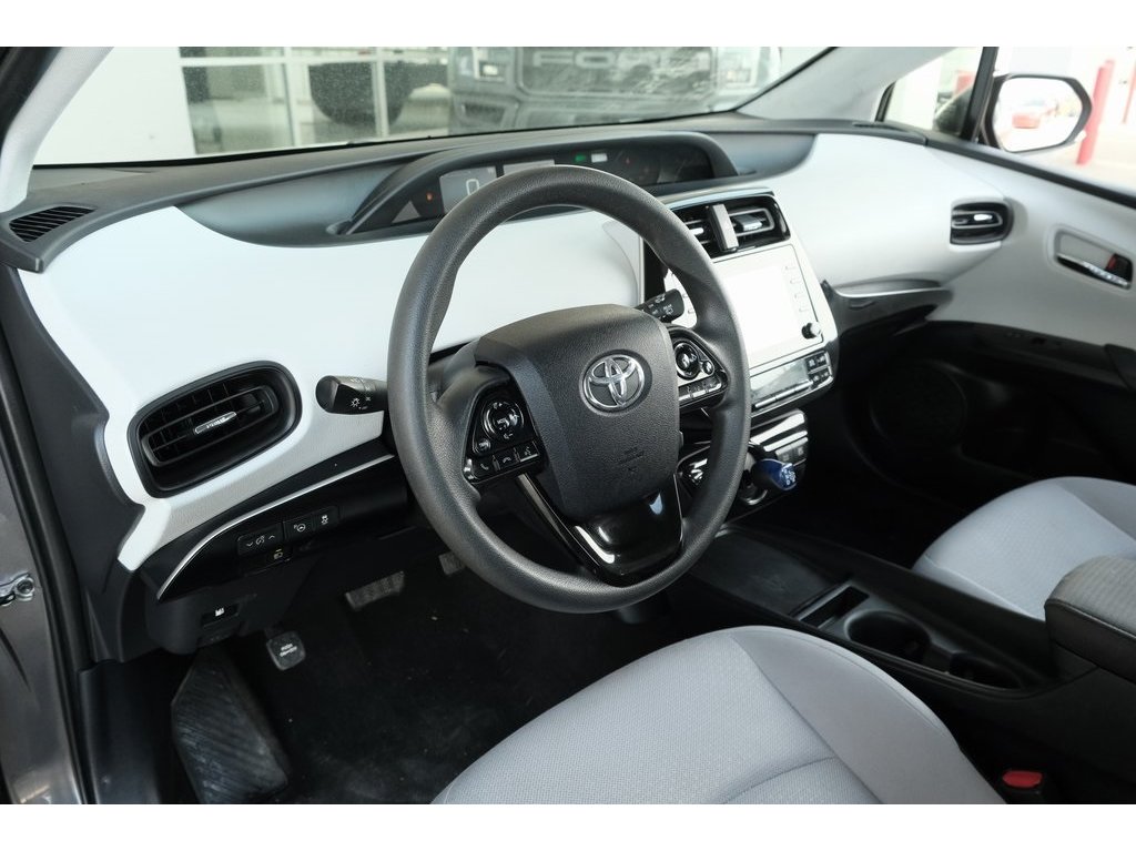 2021 Toyota Prius L photo 5