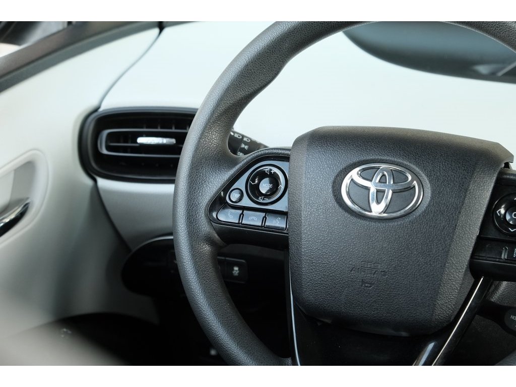 2021 Toyota Prius L photo 7