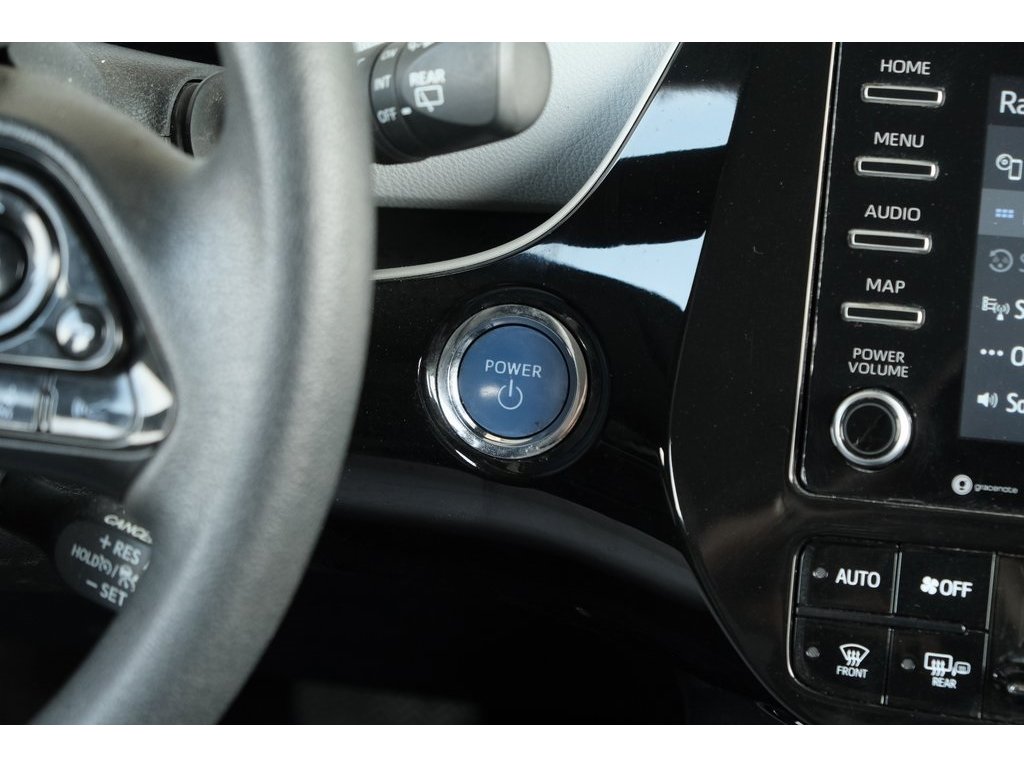 2021 Toyota Prius L photo 9