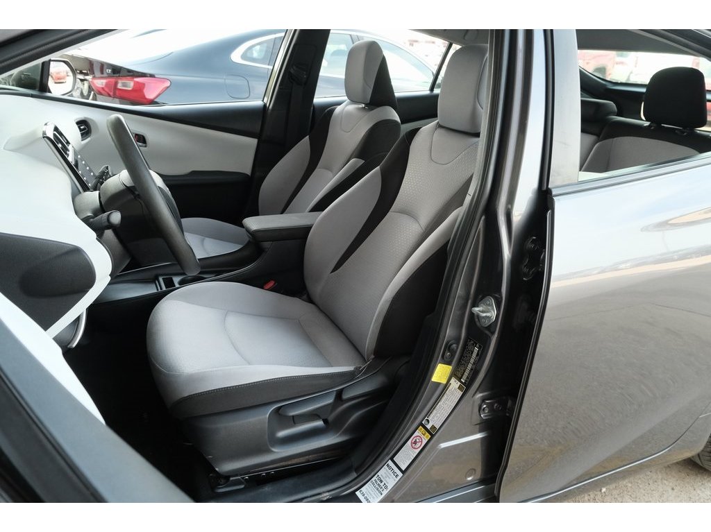 2021 Toyota Prius L photo 12