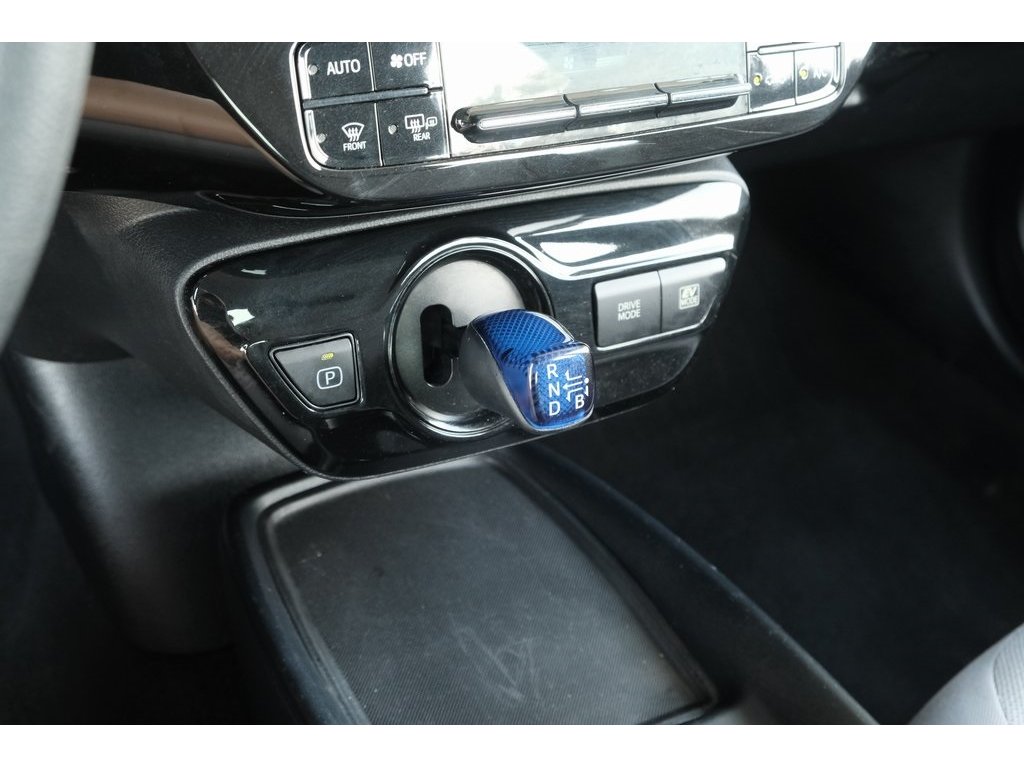 2021 Toyota Prius L photo 14