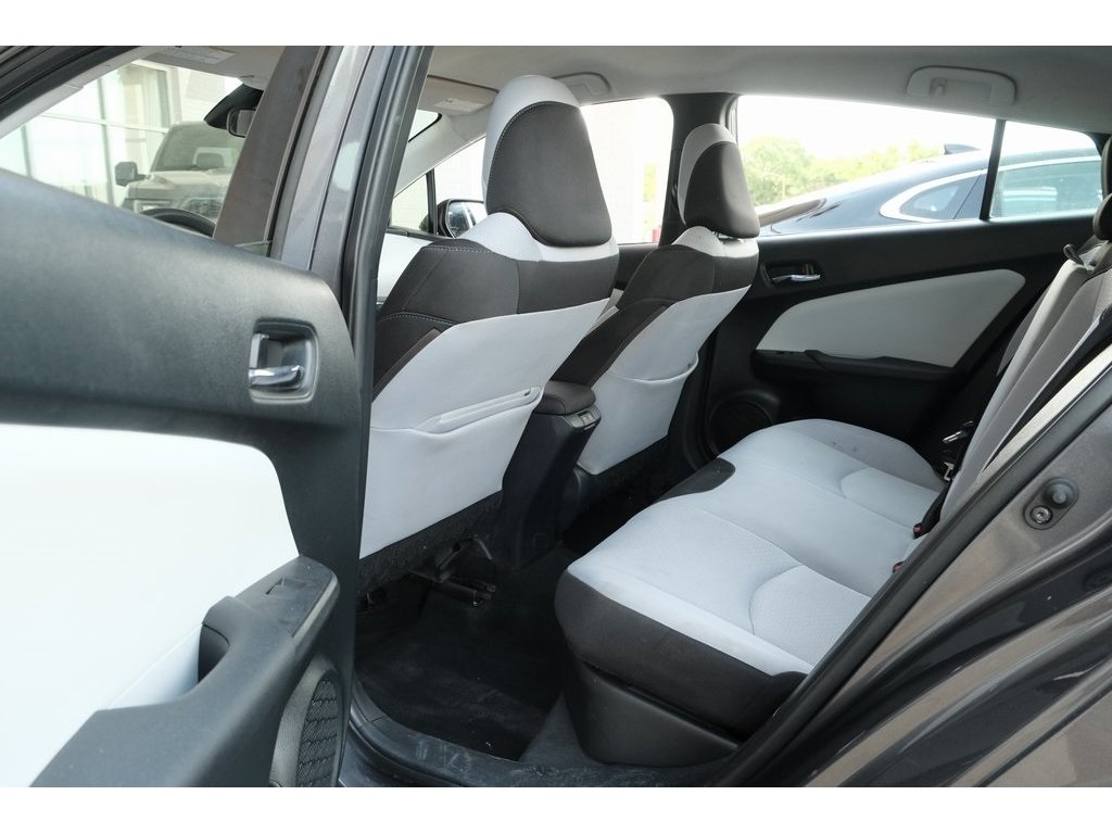 2021 Toyota Prius L photo 16