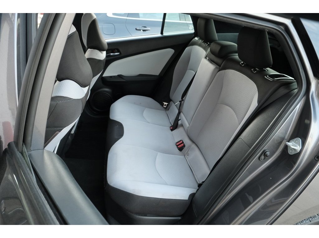 2021 Toyota Prius L photo 17