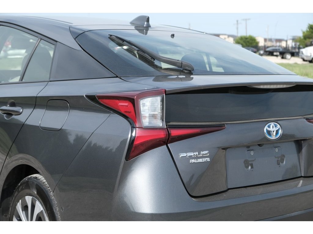 2021 Toyota Prius L photo 24