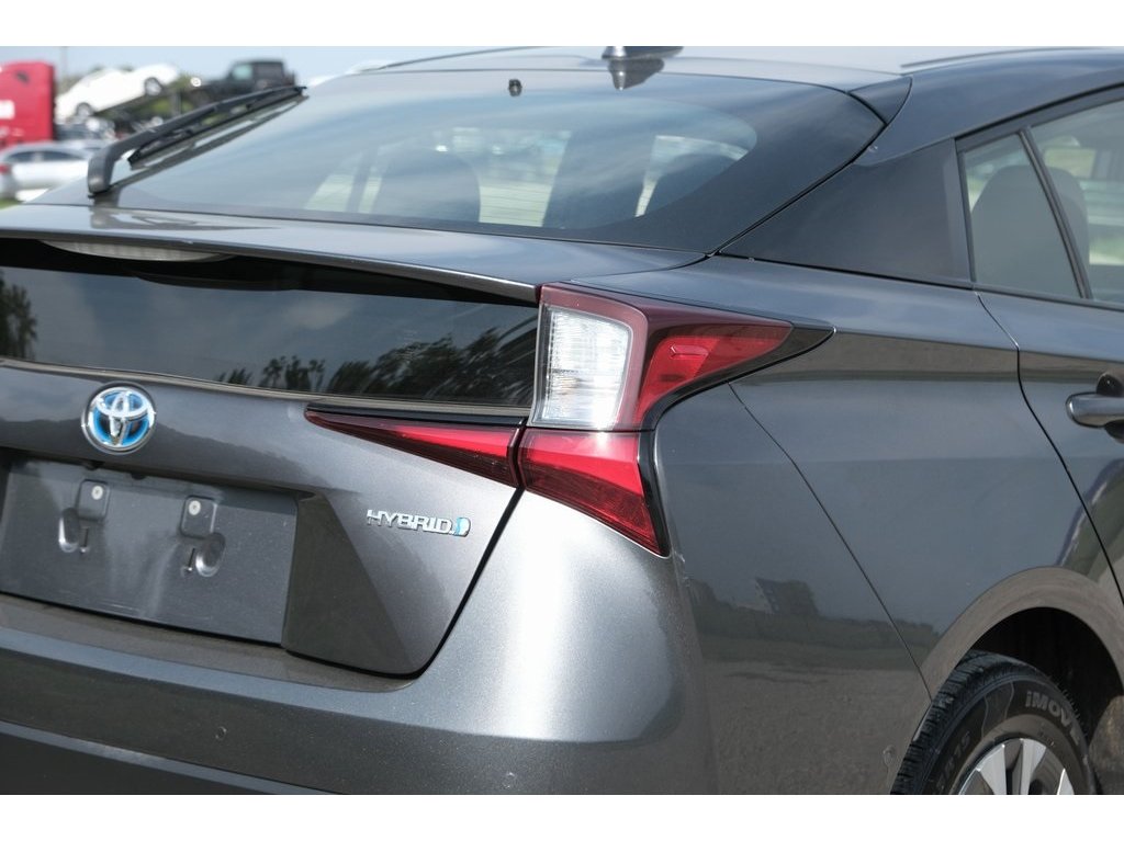 2021 Toyota Prius L photo 25