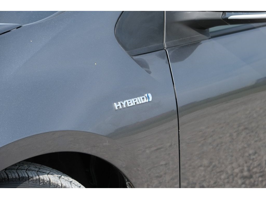 2021 Toyota Prius L photo 28