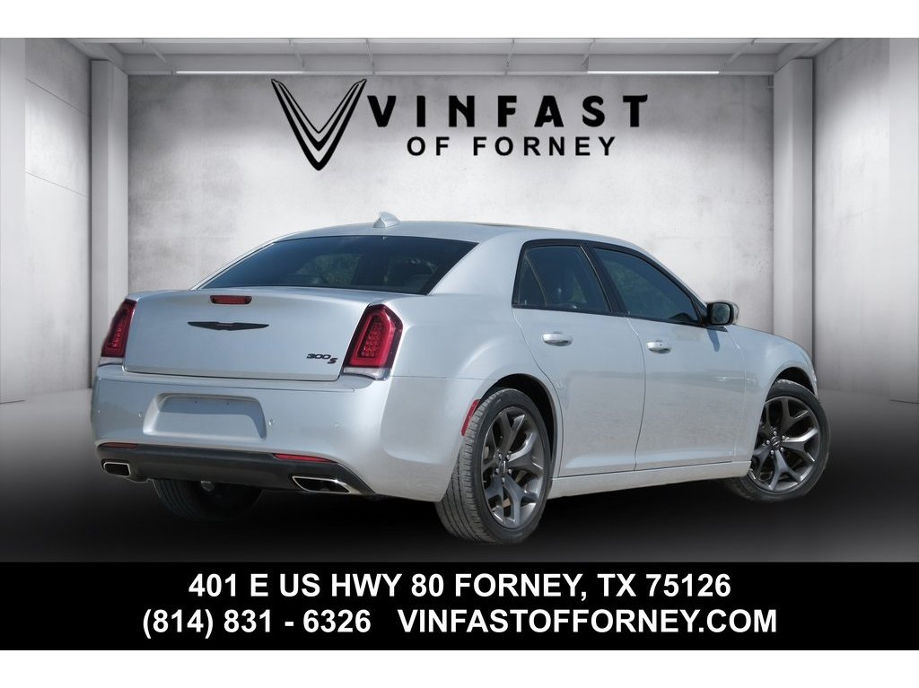 2021 Chrysler 300 S photo 2