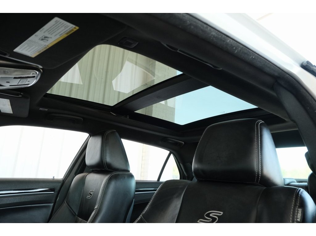 2021 Chrysler 300 S photo 13