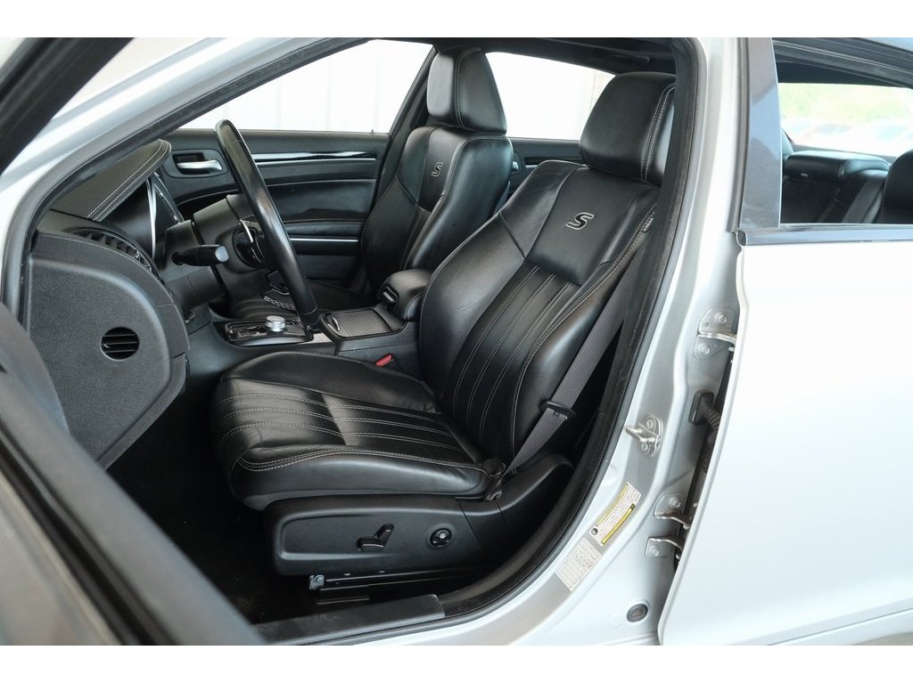 2021 Chrysler 300 S photo 14