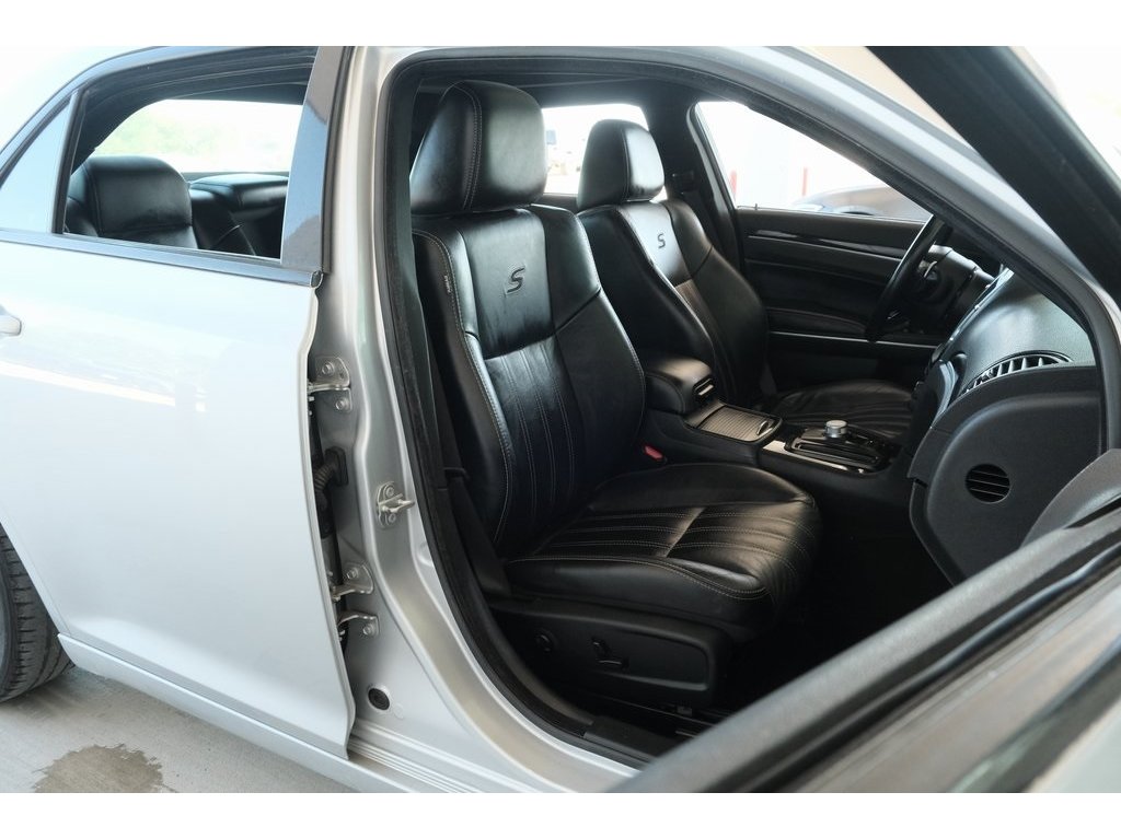 2021 Chrysler 300 S photo 15