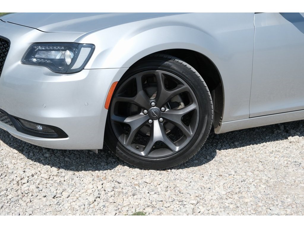 2021 Chrysler 300 S photo 32