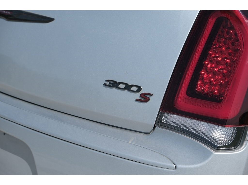 2021 Chrysler 300 S photo 33