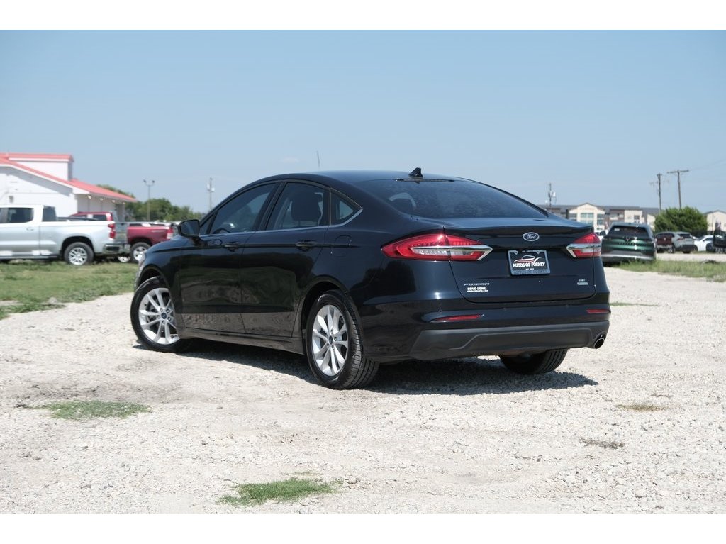 2020 Ford Fusion SE photo 2