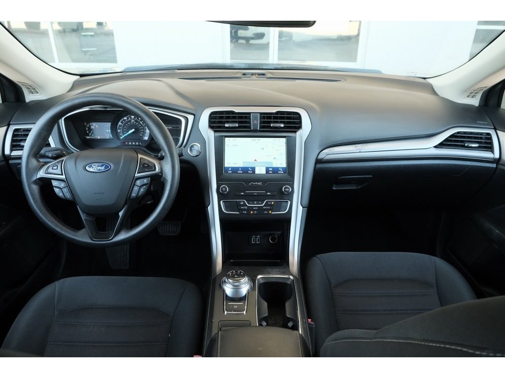 2020 Ford Fusion SE photo 3