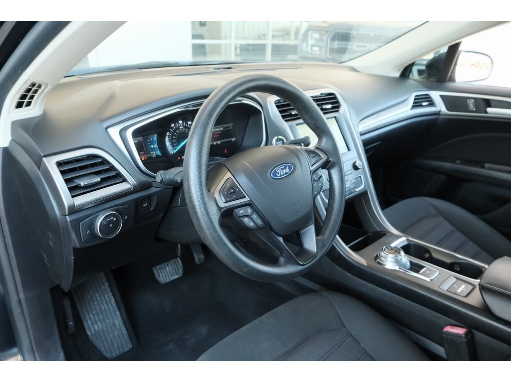 2020 Ford Fusion SE photo 5
