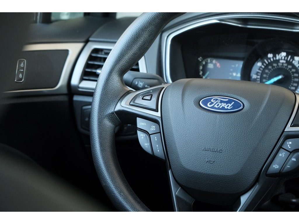 2020 Ford Fusion SE photo 8