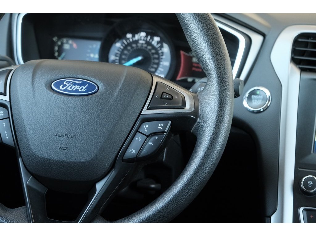 2020 Ford Fusion SE photo 9