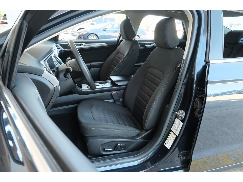 2020 Ford Fusion SE photo 13