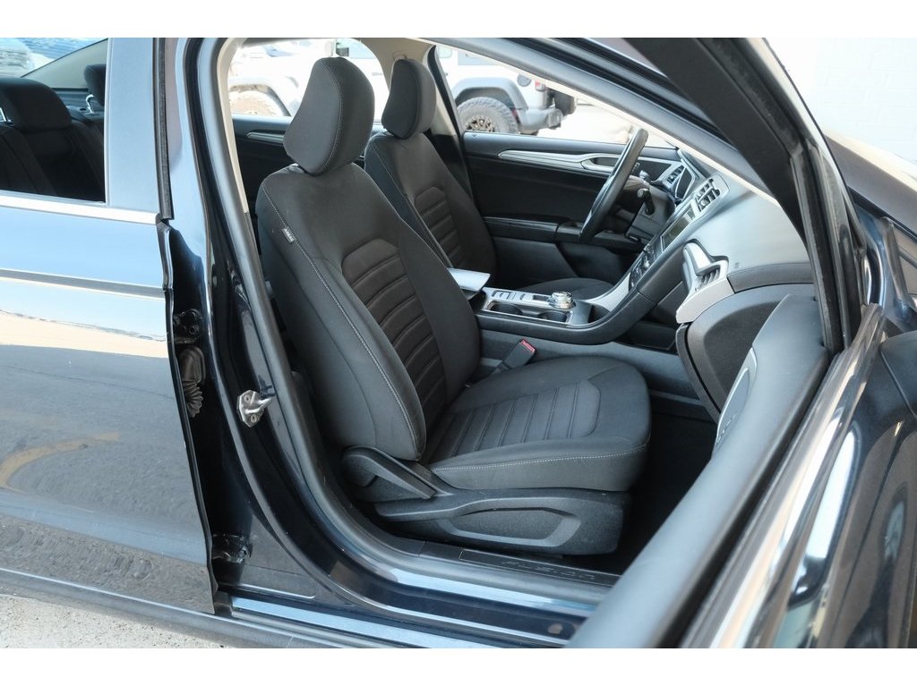 2020 Ford Fusion SE photo 15