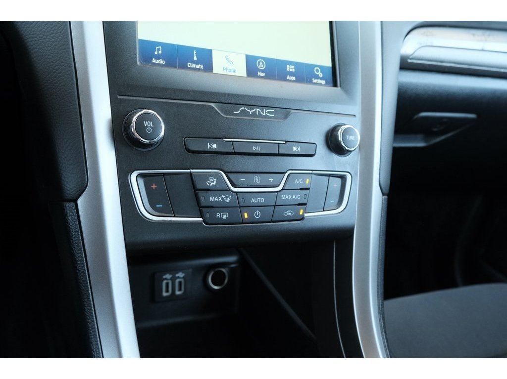 2020 Ford Fusion SE photo 18