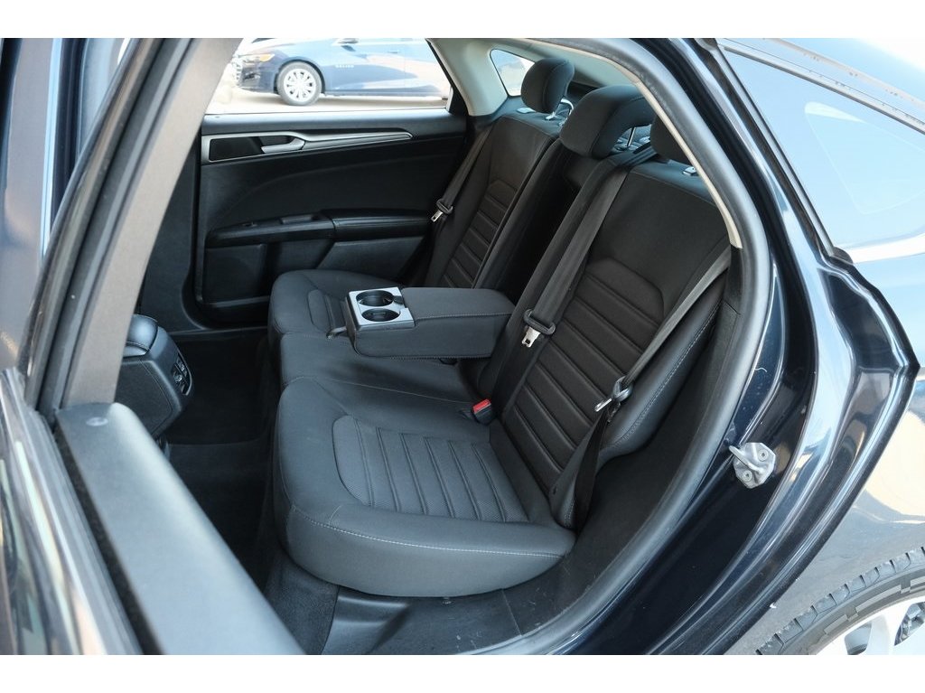 2020 Ford Fusion SE photo 21