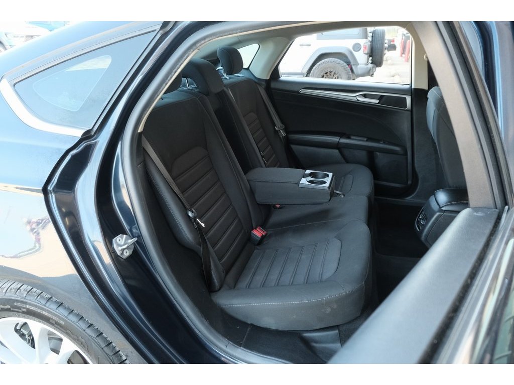 2020 Ford Fusion SE photo 23