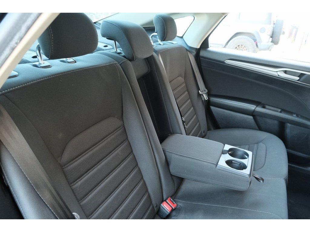 2020 Ford Fusion SE photo 25