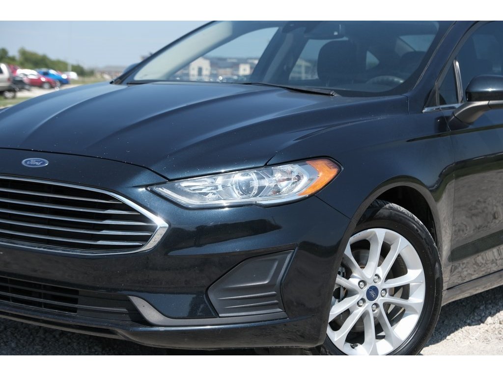 2020 Ford Fusion SE photo 26