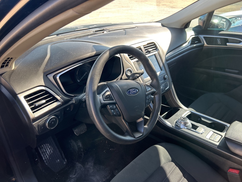 2020 Ford Fusion SE photo 32
